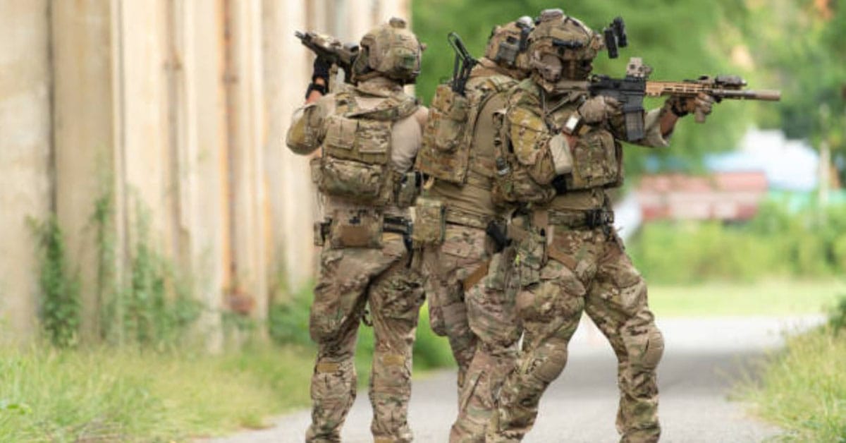 the-green-beret-combat-uniform-a-comprehensive-guide 1