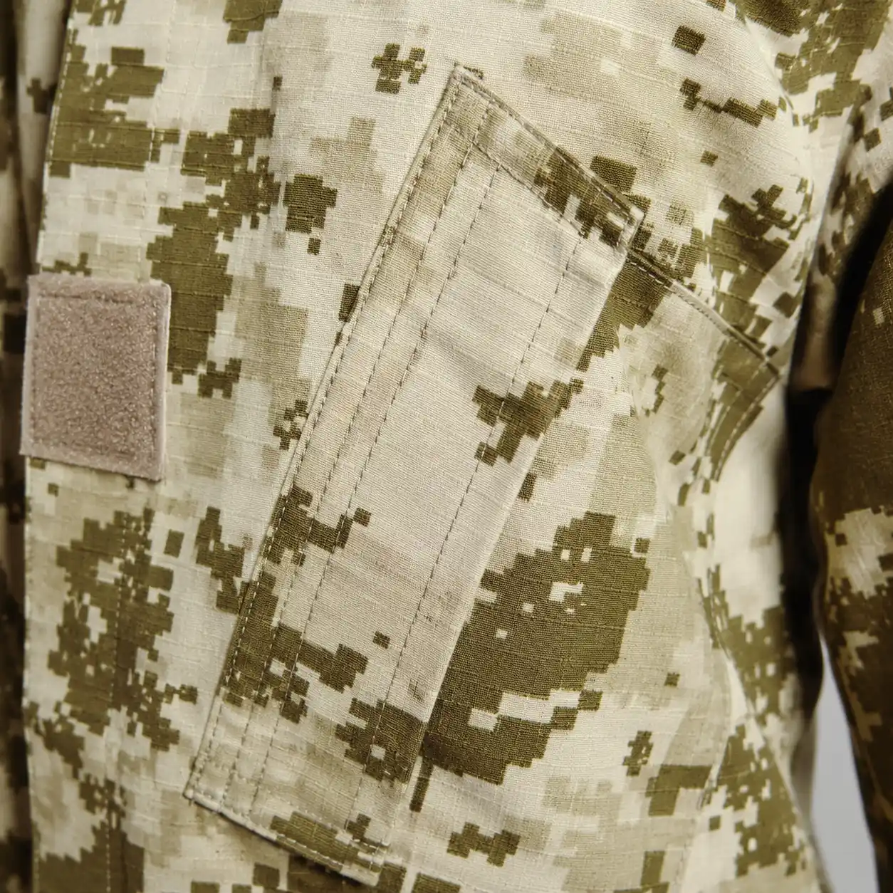 ACU Bellows Pleated Angled Utility Pockets Layout