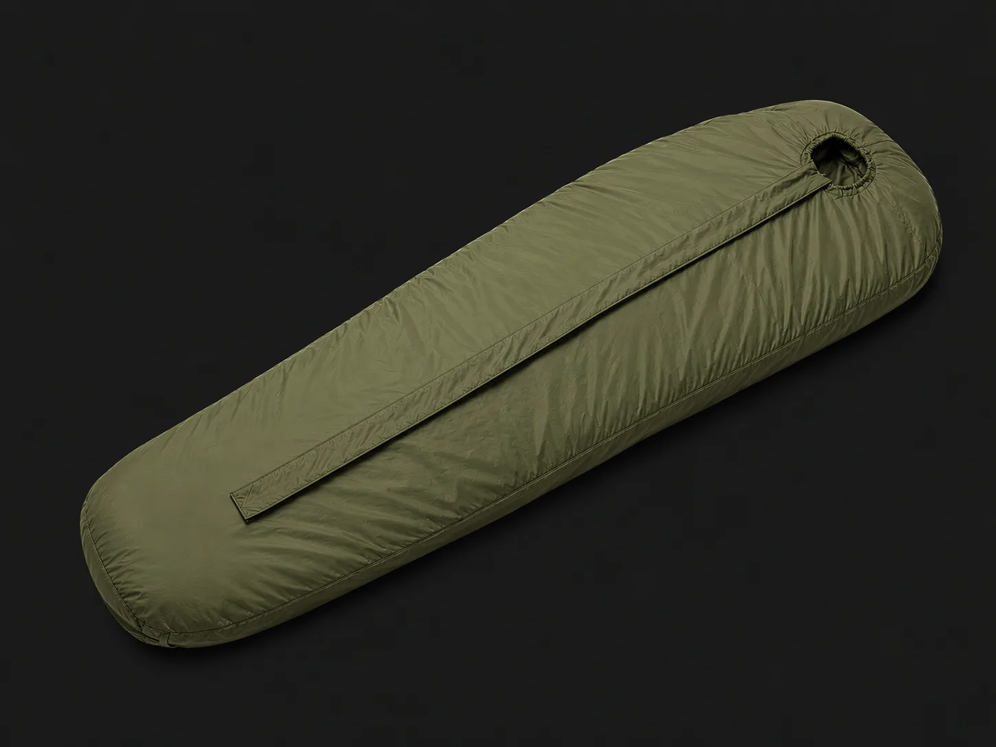 Single-layer high-mobility combat mummy sleeping bag with tapered tactical profile